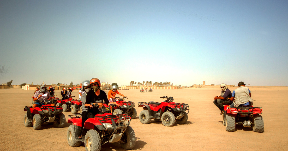 Sunset desert safari tour by quad bike